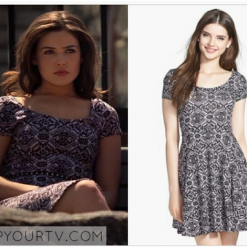 Soprano geometric scoop skater dress.
